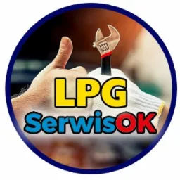Grafika w okręgu przedstawiająca dłoń w rękawicy z uniesionym kciukiem, klucz nastawny i tekst 'LPG SerwisOK' w stylizowanej czcionce.