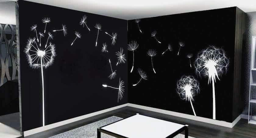 Czarny pokój z białymi, minimalistycznymi naklejkami na ścianach przedstawiającymi dmuchawce, nowoczesny stolik kawowy w centrum.