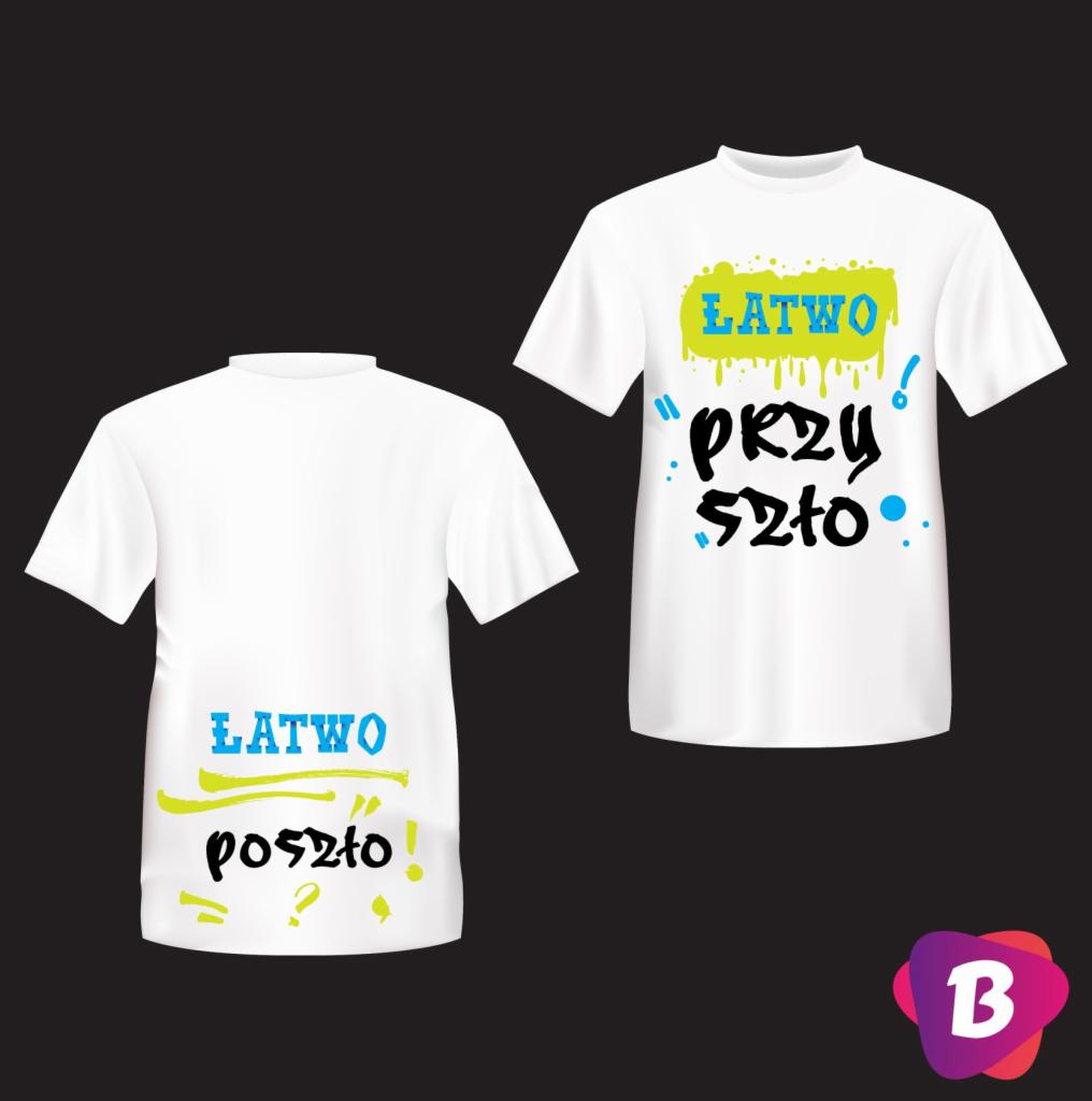 Dwa białe t-shirty z nadrukiem 'Łatwo przyszło' i 'Łatwo poszło', prezentowane w Warszawie na czarnym tle z logiem firmy w rogu.