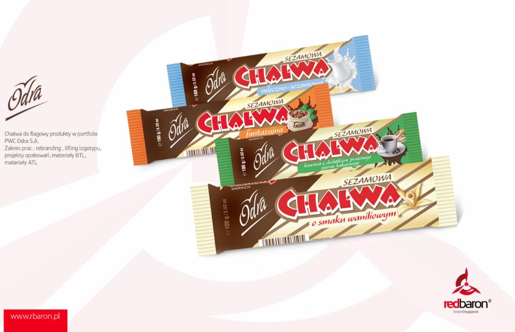Projekt opakowań czterech wariantów smakowych chałwy sezamowej marki Odra, z wyraźnie widocznym logo producenta i nazwami smaków: mleczno-sezamowa, fantazyjna, kawowa z dodatkiem prażonego ziarna...