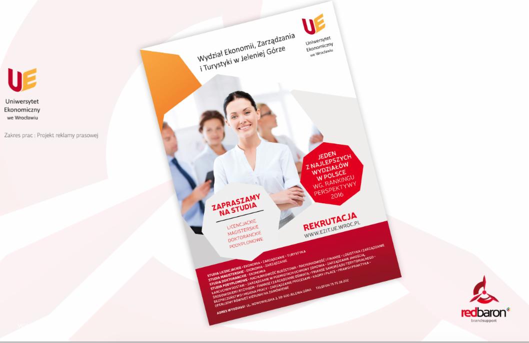 Ulotka reklamowa Uniwersytetu Ekonomicznego we Wrocławiu i Jeleniej Górze, prezentująca ofertę studiów licencjackich, magisterskich i doktoranckich z uśmiechniętą kobietą na pierwszym planie.