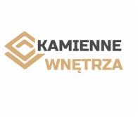 Logo firmy Kamienne Wnętrza z abstrakcyjnym motywem geometrycznym w kolorze beżowym, nazwa firmy w kolorze beżowym na białym tle.