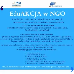 Niebieski plakat informujący o bezpłatnych szkoleniach i konsultacjach dla organizacji pozarządowych w ramach projektu EduAKCJA w NGO, obejmujących prawo, księgowość, kadry i płace, marketing...