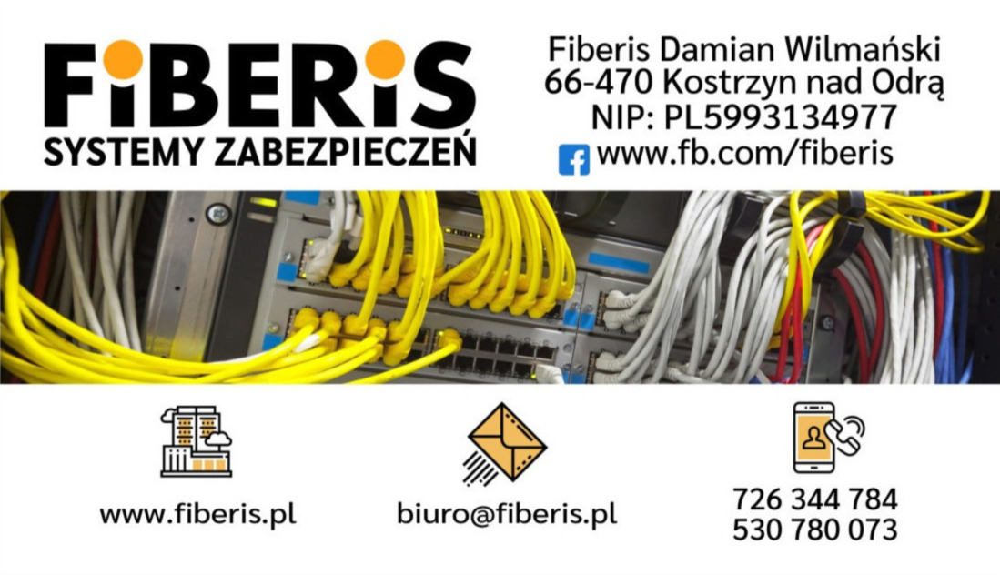 Zdjęcie przedstawia panel krosowniczy z podłączonymi kablami sieciowymi w kolorach żółtym, białym, czerwonym i niebieskim, logo firmy Fiberis oraz dane kontaktowe.
