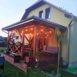 Taras z zadaszeniem.