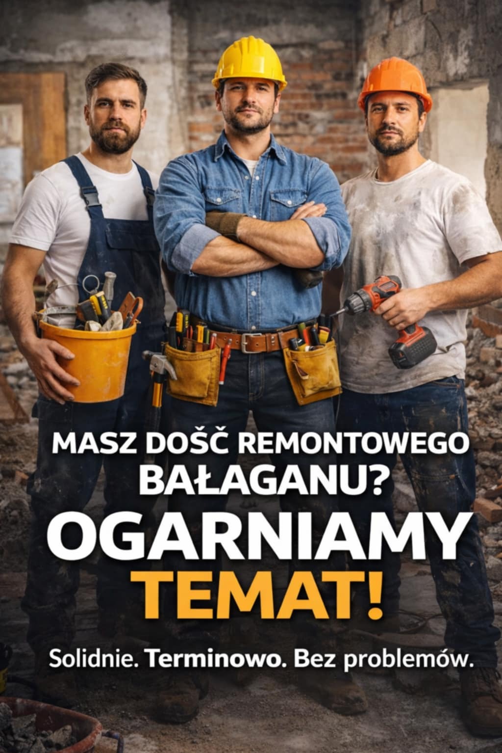 Trzech budowlańców w kaskach, z narzędziami i w ubraniach roboczych, na tle remontowanego wnętrza. Reklama firmy remontowej z hasłem 'Ogarniamy temat!'.