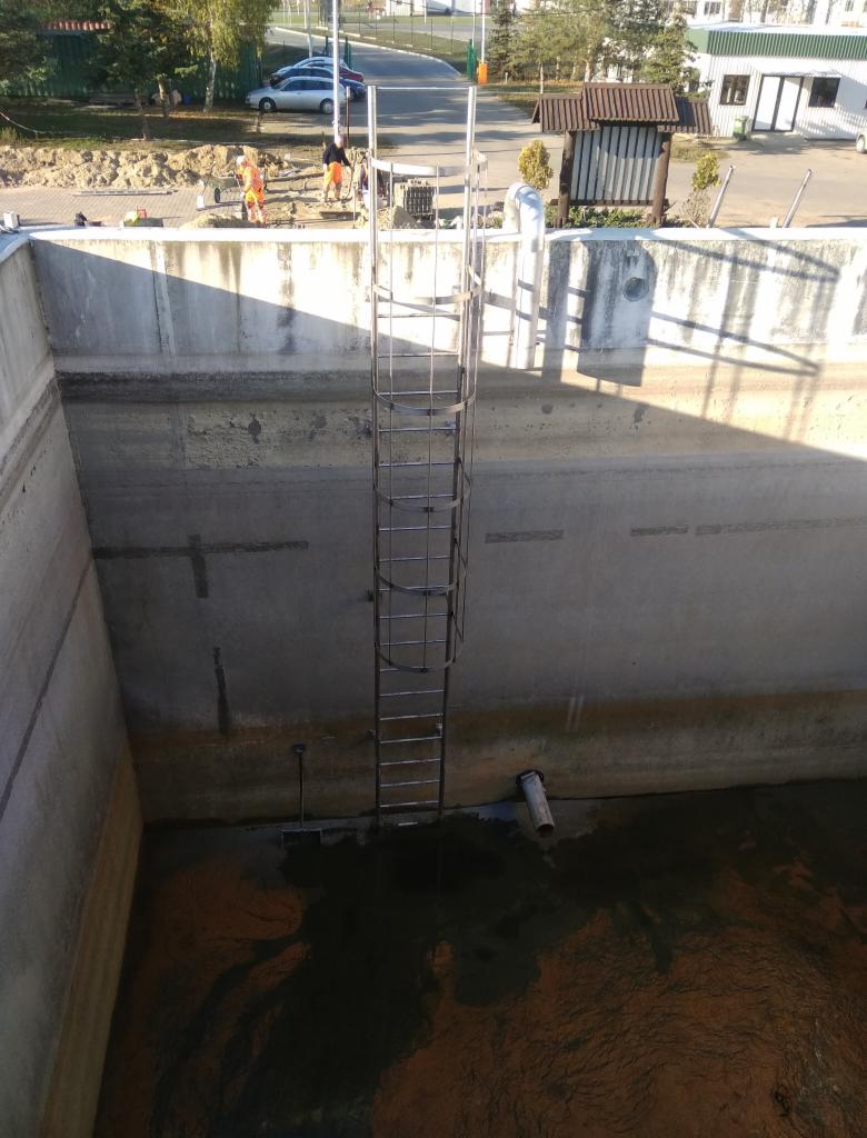 Drabina z zaplecznikiem -nierdzewna