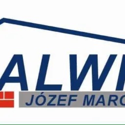 Logo firmy budowlanej ALWIX Józef Marciniak z motywem muru z czerwonej cegły i zarysem dachu w kolorze niebieskim.
