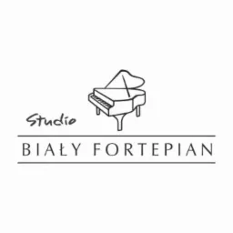 Logo studia muzycznego 'Biały Fortepian' z graficznym przedstawieniem fortepianu.