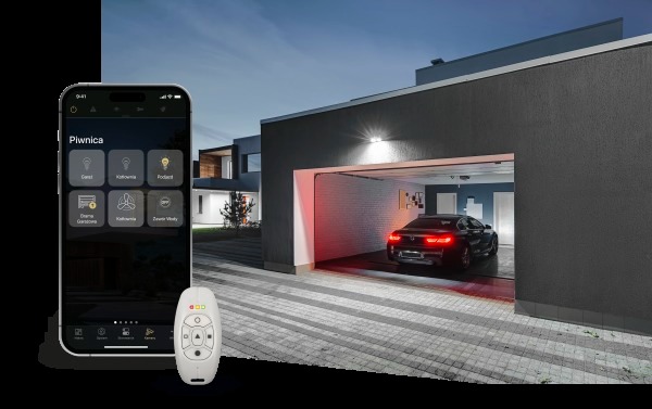 Nowoczesny dom z garażem, automatycznie otwierana brama sterowana smartfonem i pilotem, widok na wnętrze garażu z zaparkowanym samochodem.