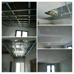 Montaż sufitu podwieszanego: kolaż zdjęć przedstawia etapy instalacji metalowej konstrukcji, izolacji folią aluminiową oraz wykończenia powierzchni z widocznymi punktowymi poprawkami.