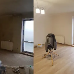 Zdjęcie typu 'przed i po' przedstawia wnętrze pokoju w trakcie remontu: po lewej stronie surowe ściany i podłoga w trakcie przygotowań, po prawej - ściany pomalowane na biało, ułożona jasna podłoga...