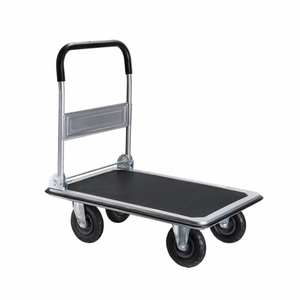 Nowy, chromowany wózek paletowy ręczny z czarną, antypoślizgową platformą, sfotografowany na białym tle w studiu.