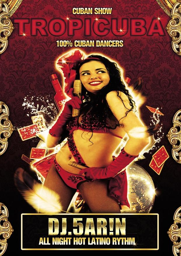 Plakat reklamowy Tropicuba Cuban Show z tancerką w czerwonym kostiumie, butelką Skyy Vodka i kartami do gry, stylizowane na kasyno.