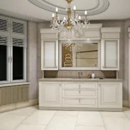 Jasna łazienka z beżowymi płytkami podłogowymi, białymi meblami z marmurowym blatem, lustrem w ozdobnej ramie, kryształowym żyrandolem i grzejnikiem pod oknem z żaluzjami.