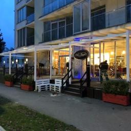 Dell 'Amore - klimatyczna kawiarnia przy kołobrzeskim Verano. Konstrukcja zadaszenia tarasu