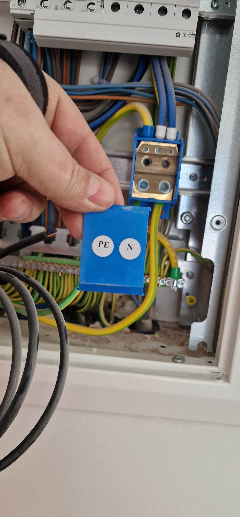 efekt poprawy punktu podziałowego PEN na PE i N po wykonanym przez nas przeglądzie i poprawkach według aktualnych NORM