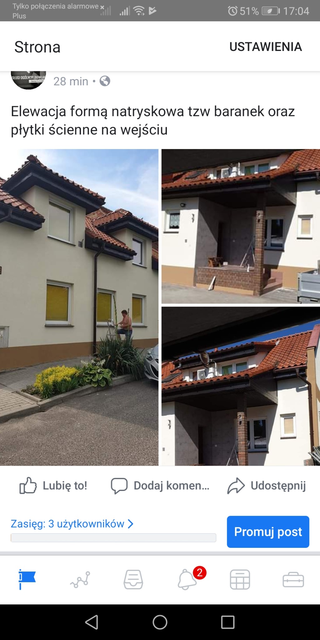 Dwuobrazowe ujęcie domu jednorodzinnego: po lewej elewacja z tynkiem barankiem, mężczyzna na drabinie przy oknie, po prawej wykończone płytkami wejście do domu z kolumnami.