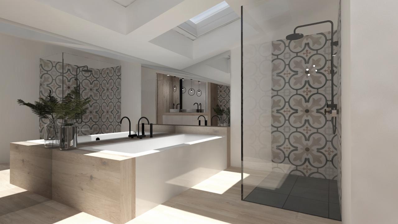 Jasna łazienka z wanną obudowaną drewnem, szklanym panelem prysznicowym i wzorzystymi płytkami, oświetlona światłem dziennym z okna dachowego.