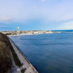 Klatka z Filmu Przedstawiający Gdynie