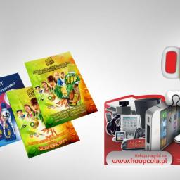 Cocktail Creative sp. z o.o. - Materiały promocyjne: karton z napojami Jupik, ulotki reklamowe Jupik Team i postać reklamowa Hoop Cola z hasłem promocyjnym oraz gadżetami elektronicznymi.