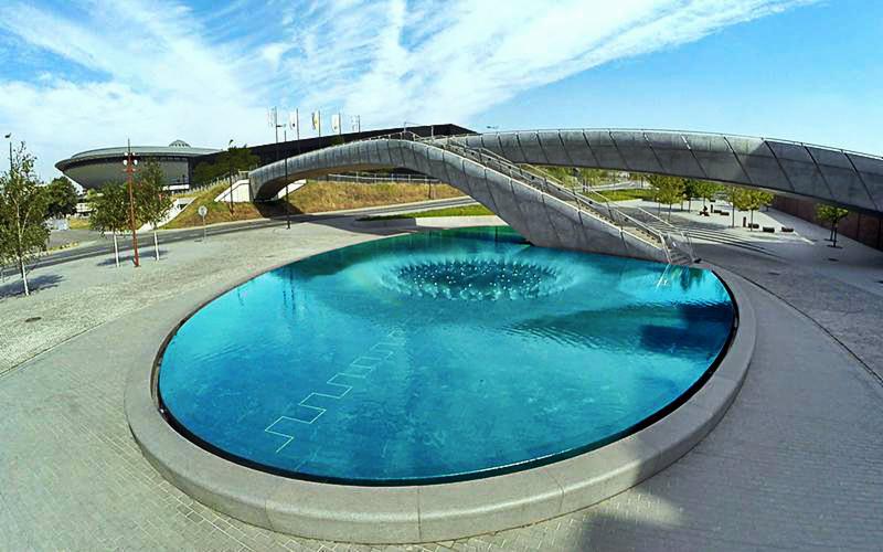 Fontanna przed siedzibą Narodowej Orkiestry Symfonicznej Polskiego Radia w Katowicach.