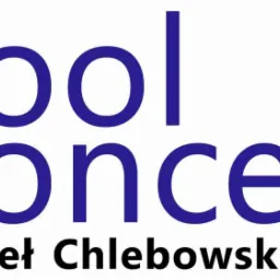 Logo firmy Cool Concept Paweł Chlebowski z symbolem trzech fal w kolorach niebieskim, fioletowym i czerwonym nad napisem.