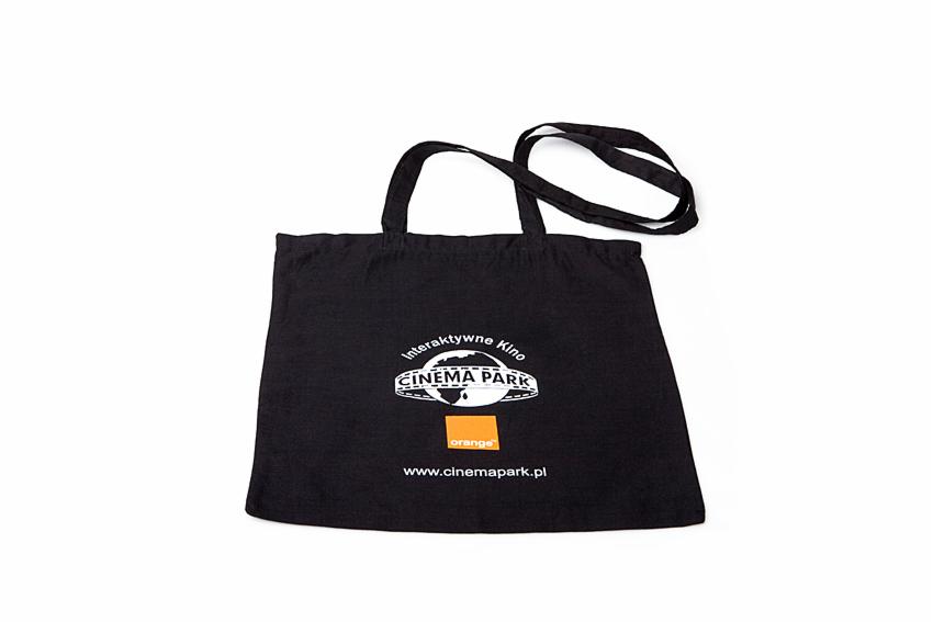 Czarna torba bawełniana z białym nadrukiem logo Cinema Park i Orange oraz adresem strony internetowej na białym tle.