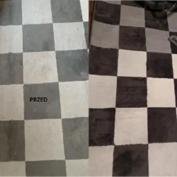 Dywan w szachownicę z widoczną r&oacute;żnicą przed i po czyszczeniu, z użyciem ssawki czyszczącej.