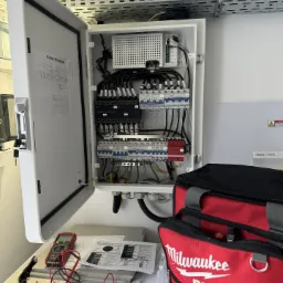 Szafa BACK UP przełączanie zasilania na awaryjny w trybie 0,2 ms od 50 kW - 300 kW