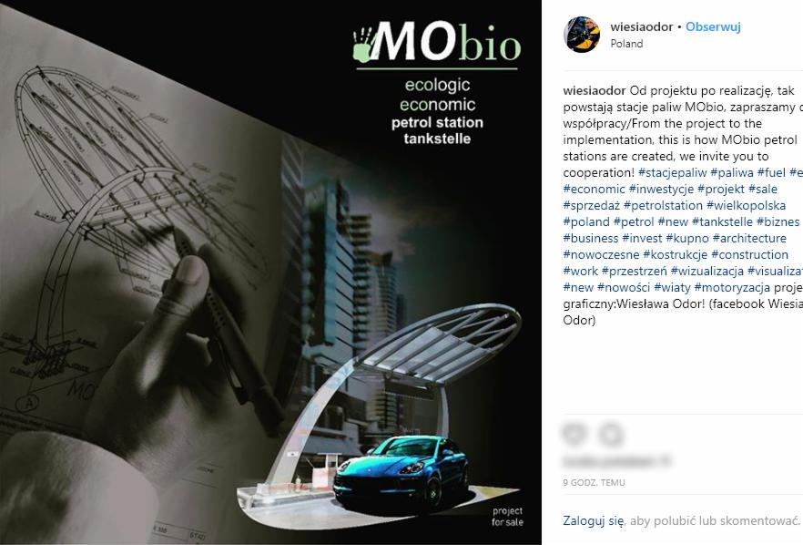 Wizualizacja projektu nowoczesnej stacji paliw Mobio z niebieskim samochodem, na tle szkicu architektonicznego i wieżowców.