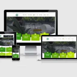Responsywna strona internetowa o tematyce konopnej wyświetlana na monitorze, laptopie, tablecie i smartfonie, z zielonymi akcentami graficznymi i zdjęciem liścia konopi w tle.