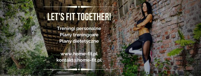 Kobieta w sportowym stroju opiera się o ceglaną ścianę z zielonymi roślinami, obok widoczny fragment budynku i hasło 'Let's fit together!'