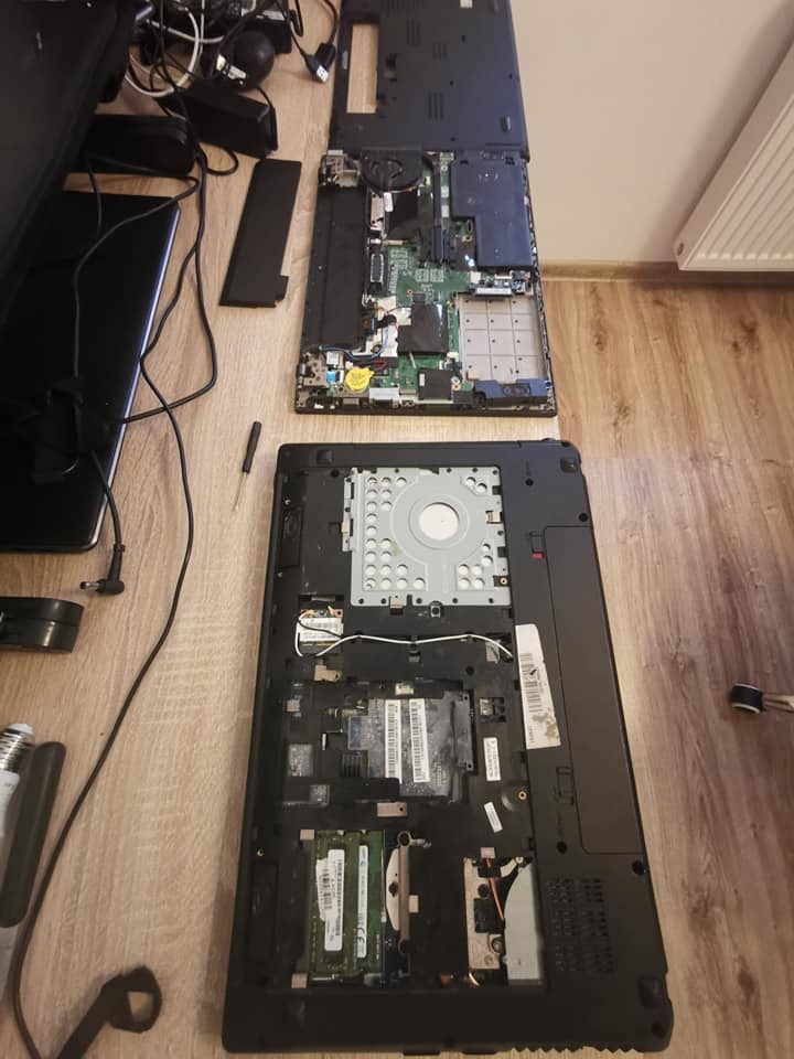 Wykonanie naprawy 2 laptopów dla klienta : Wymiana baterii, dysku i kości ram