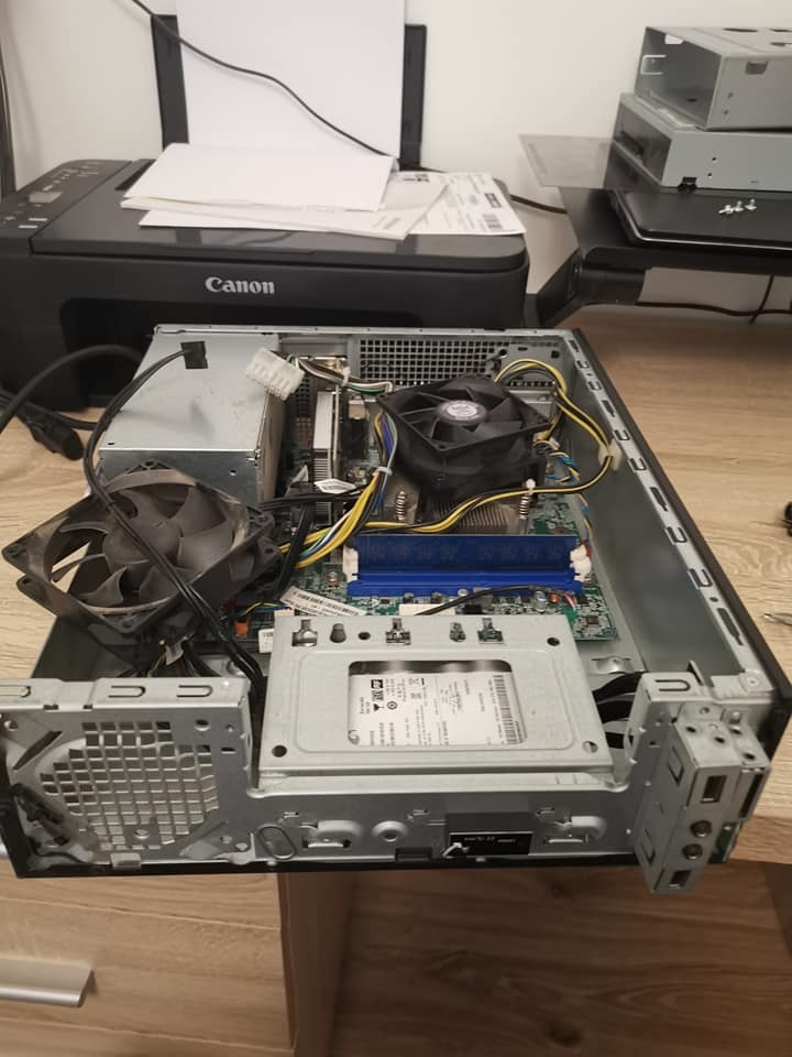 Czyszczenie wnętrza komputera, wentylatorów, zasilacza i nałożenie nowej pasty termoprzewodzącej na procesor