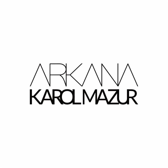 Czarno-białe logo firmy 'ARKANA KAROL MAZUR' z minimalistyczną typografią na białym tle.