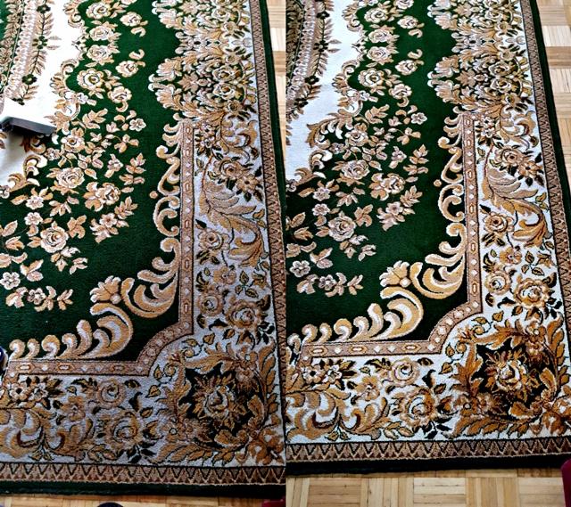 Porównanie fragmentu dywanu przed i po czyszczeniu, widoczne różnice w kolorze i usunięte zabrudzenia.