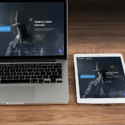 Responsywna strona internetowa firmy detektywistycznej 'Zenit' wyświetlana na laptopie, tablecie i smartfonie, prezentująca ofertę 'Testerka/tester wierności'.