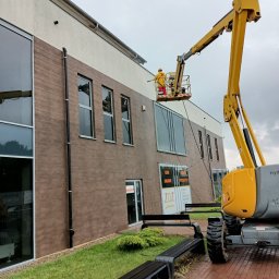 Firma Sprzątająca Dom-Pat Sp. z o.o. - Mycie Hali widowiskowo-sportowej