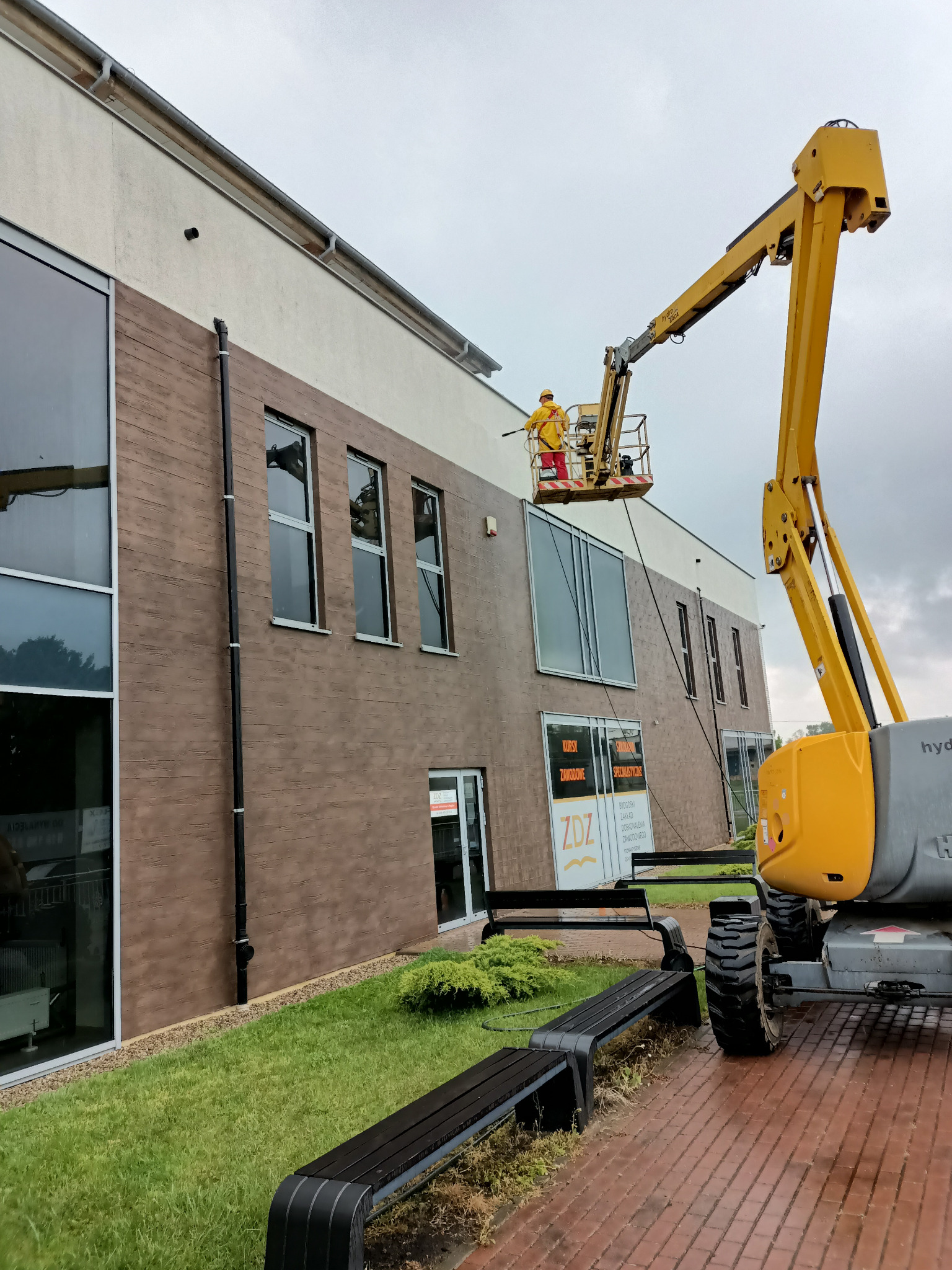 Mycie Hali widowiskowo-sportowej