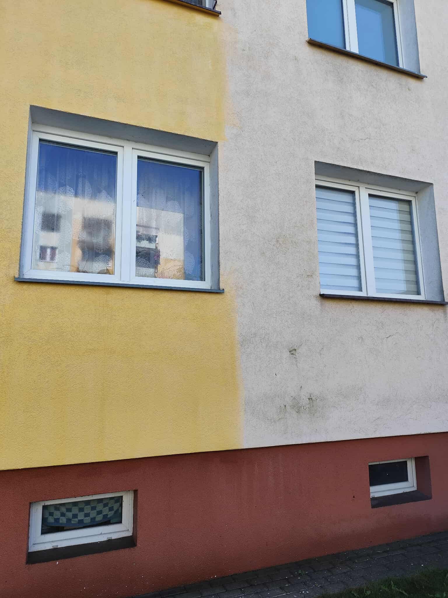 Mycie elewacji bloku mieszkalnego