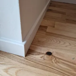 montaż listw przypodłogowych