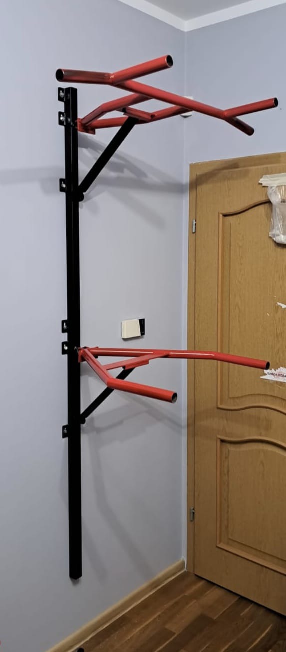 Drążek do ćwiczeń . Doskonały do pomieszczeń z ograniczoną powierzchnia idealnie schowa się za drzwiami