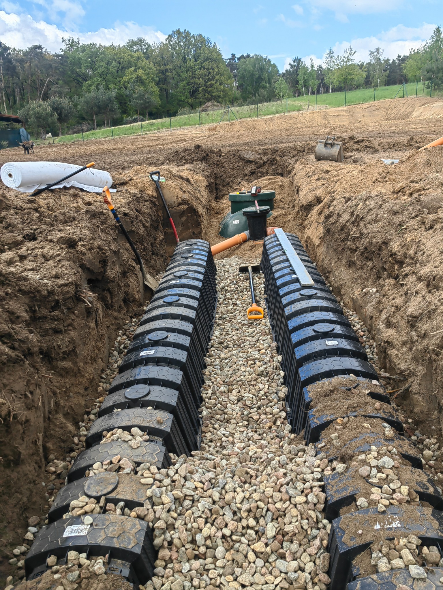 Zbiornik na ścieki z drenażem w m. Żabno