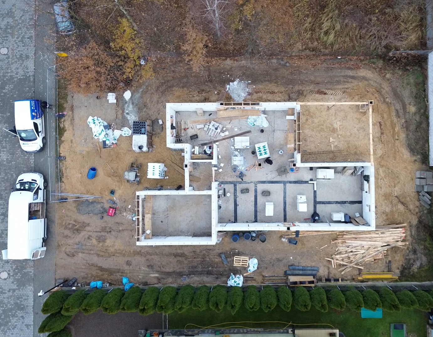 Budowa domu do stanu deweloperskiego - rzut z drona