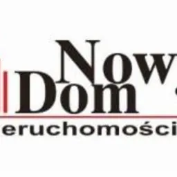 Logo firmy 'Nowy Dom Nieruchomości' z charakterystycznym czerwonym symbolem graficznym przypominającym budynki i napisem w kolorze czarnym na białym tle.