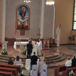 Ślub w kościele pw. Matki Bożej Zwycięskiej w Bydgoszczy. 