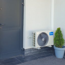 Green House - Jednostka zewnętrzna klimatyzatora Midea.