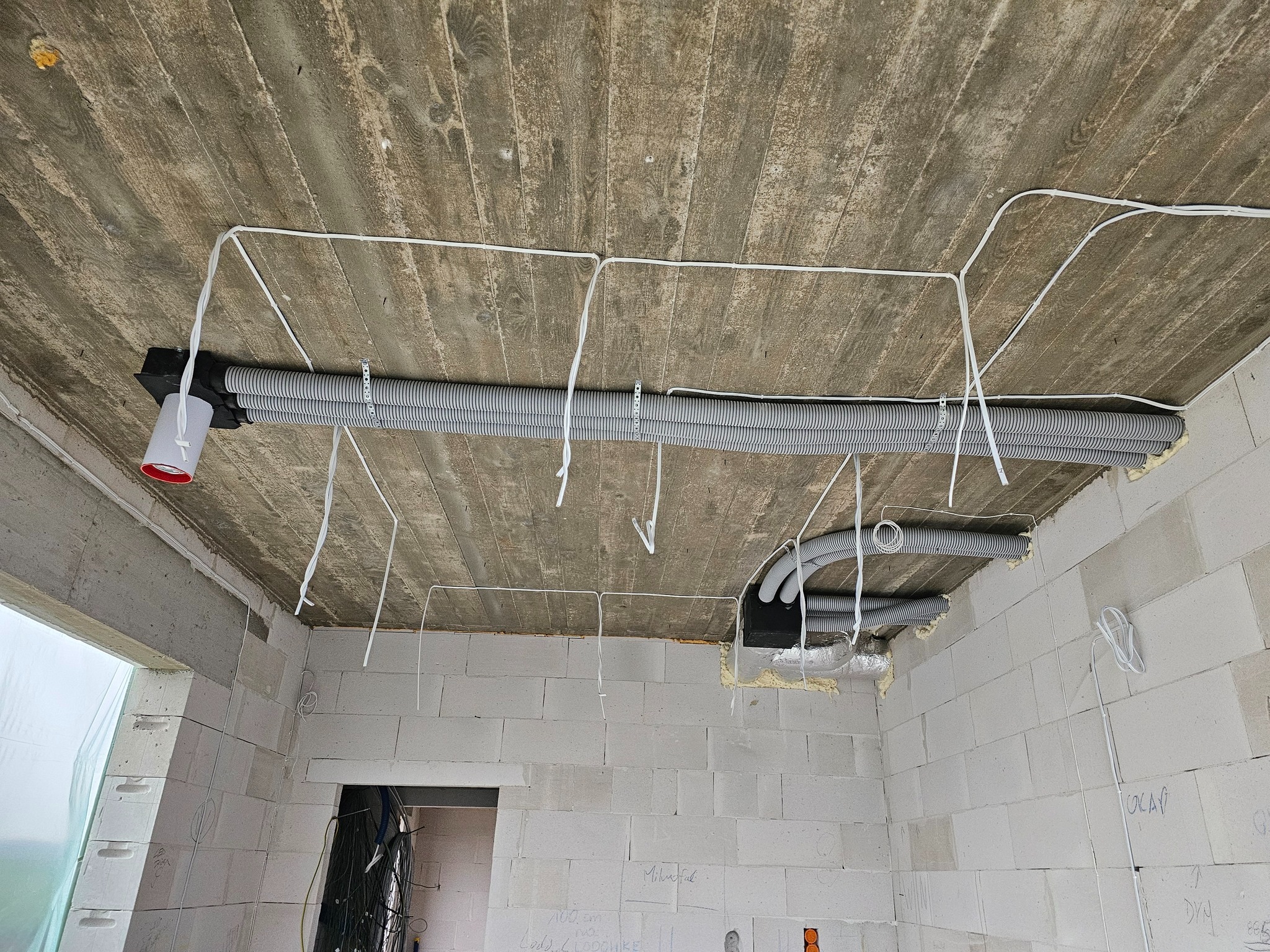 Oswietlenie i wentylacja - nie ma problemu;)