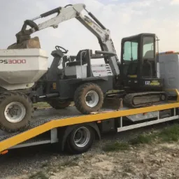 Transport lawetą miniładowarki Bobcat E32 i wywrotki PS3000